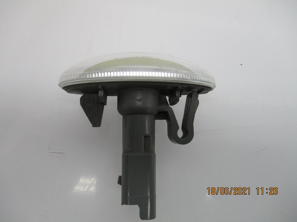 Piloto lateral derecho 9HP 9680057480 de Citroen C3 picasso 2007-2017 92 CV con 138061 km - pieza usada