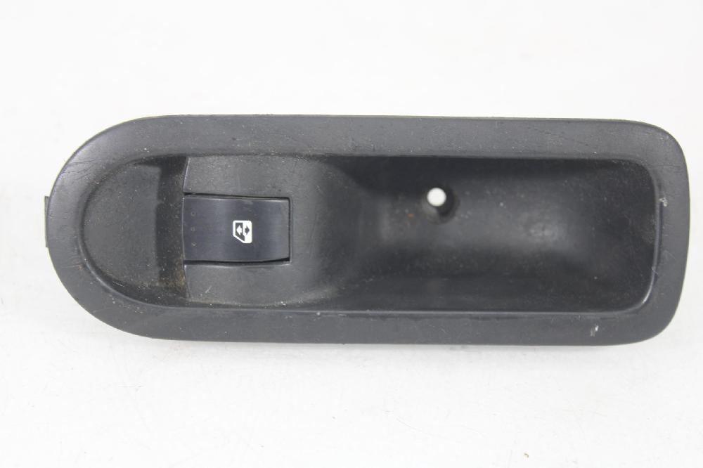 Mando elevalunas trasero derecho K9K732 156015540 de Renault Megane ii (bm0/1_, cm0/1_) 2002-2008 106 CV