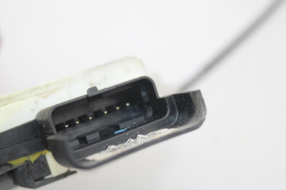 Cerradura puerta delantera derecha 9HZDV6TED4 732290 de Peugeot 5008 2009-2011 109 CV - pieza usada