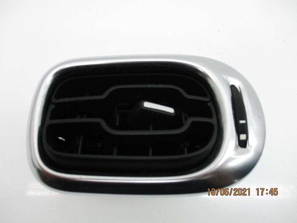 Rejilla aireadora 9HP 9683043377 de Citroen C3 picasso 2007-2017 92 CV con 138061 km