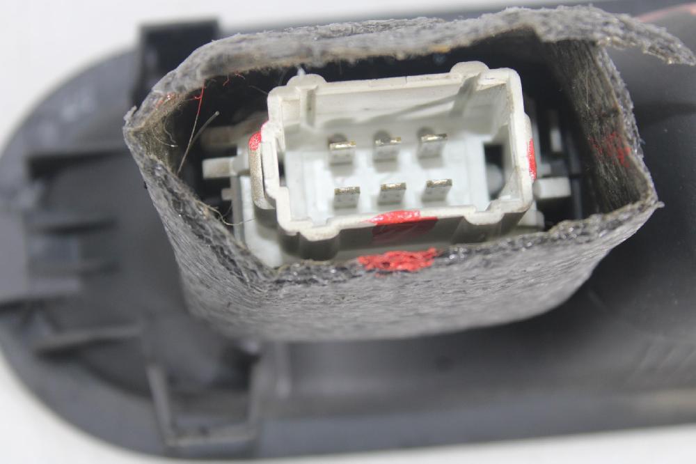 Comando do vidro tras direito K9K732 156015540 de Renault Megane ii (bm0/1_, cm0/1_) 2002-2008 106 CV - pieza usada
