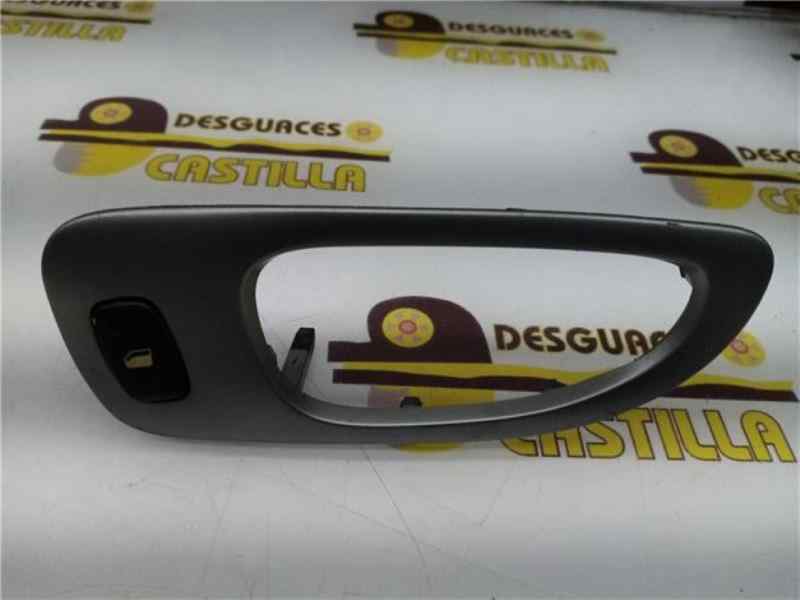 Mando elevalunas trasero derecho 9634774677 de Peugeot 307 (3a/c) 2004-2009 109 CV