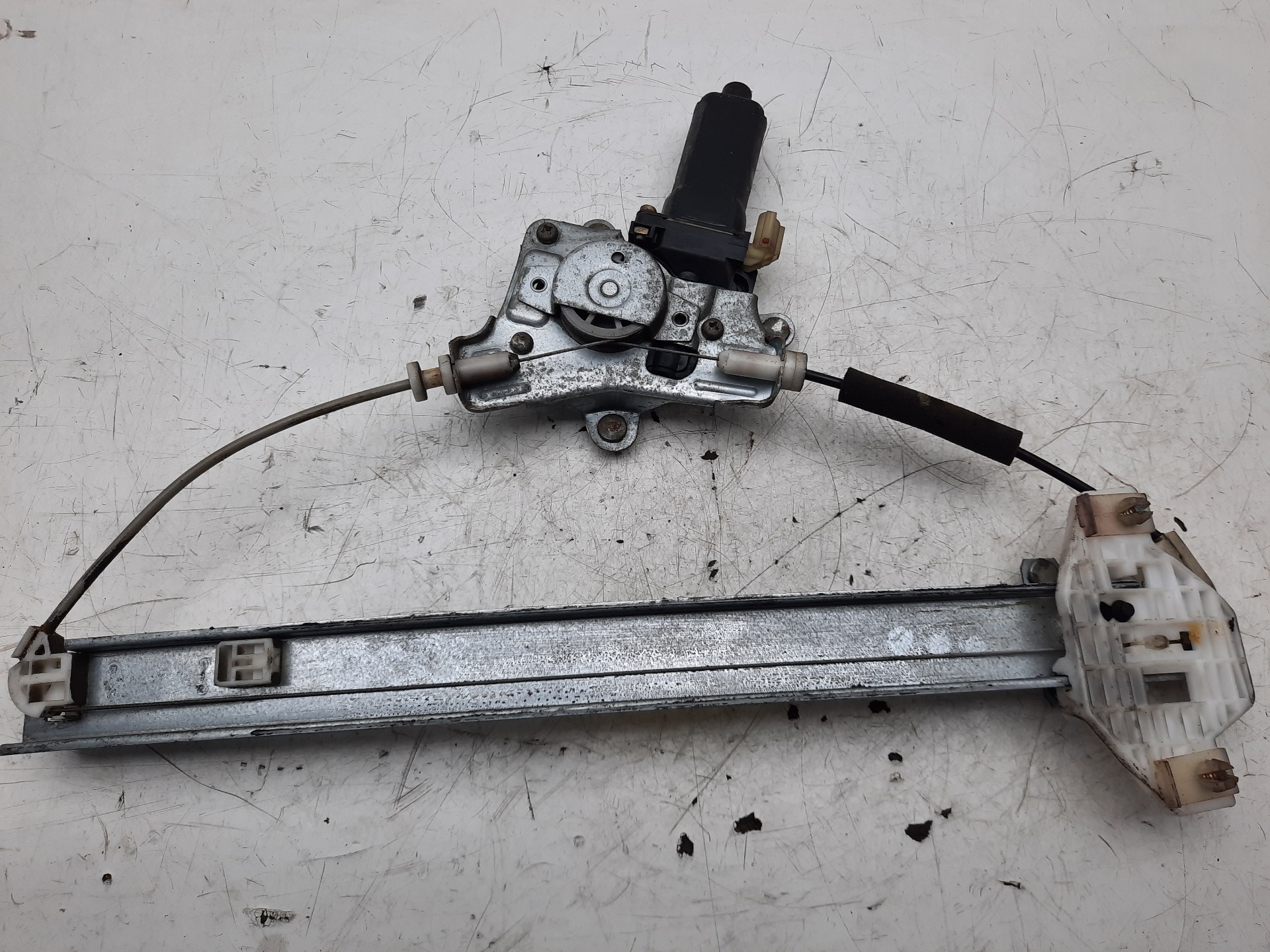Elevalunas trasero izquierdo D3EA 8340125000 de Hyundai Accent 1999-2010