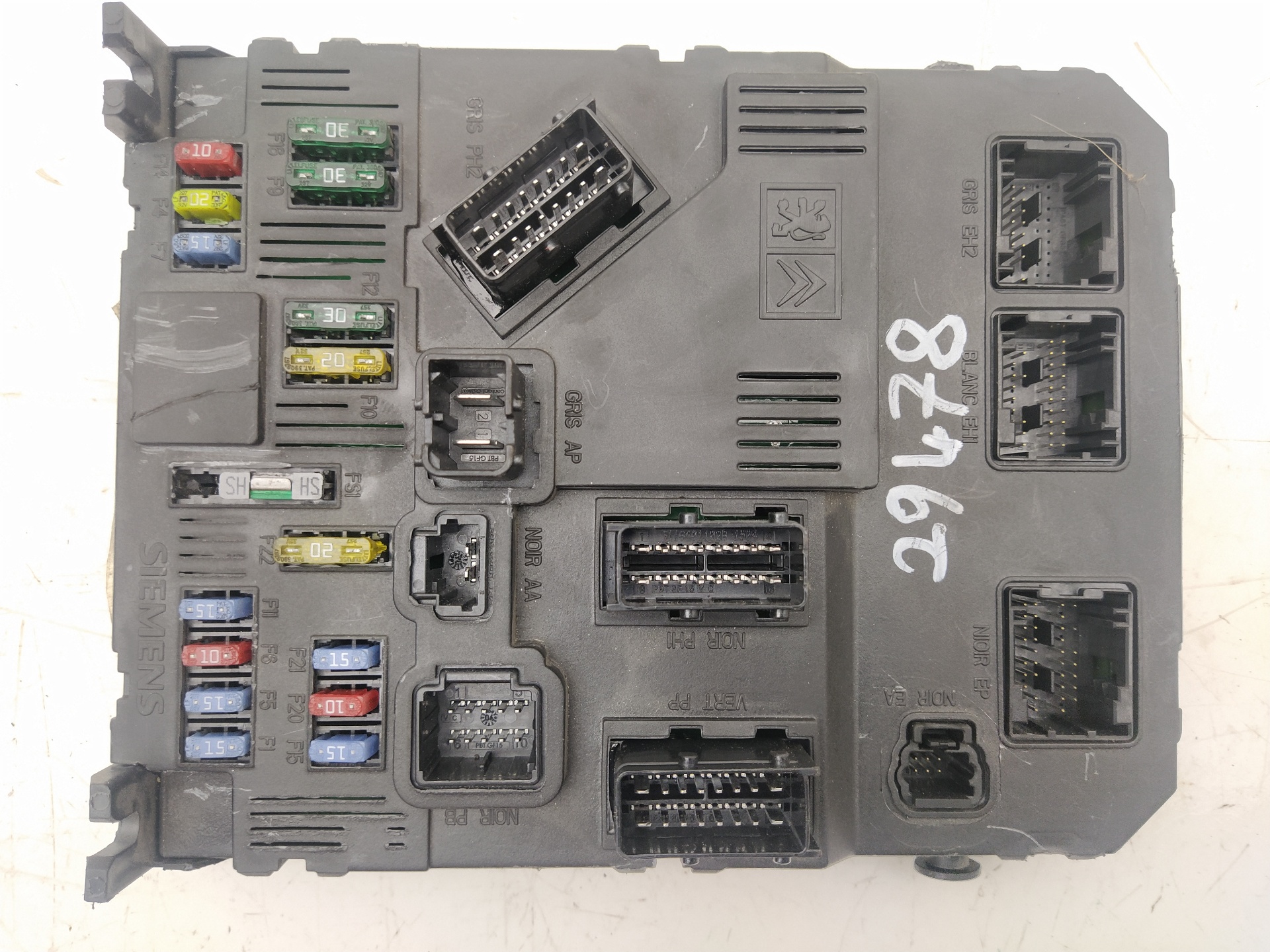 Caja de relés / fusibles RHR 9655221080 de Peugeot 407 2004-0 136 CV - pieza usada