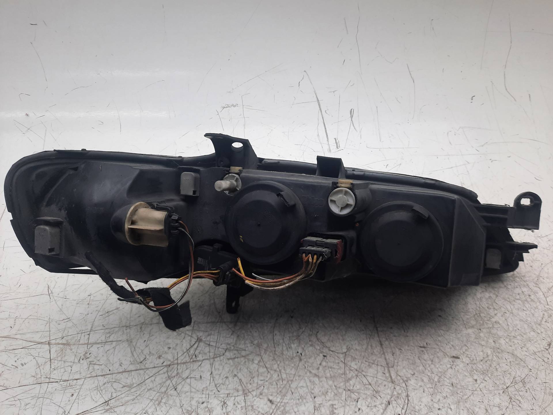 Faro izquierdo 90586844 de Opel Vectra 1995-2002 - pieza usada