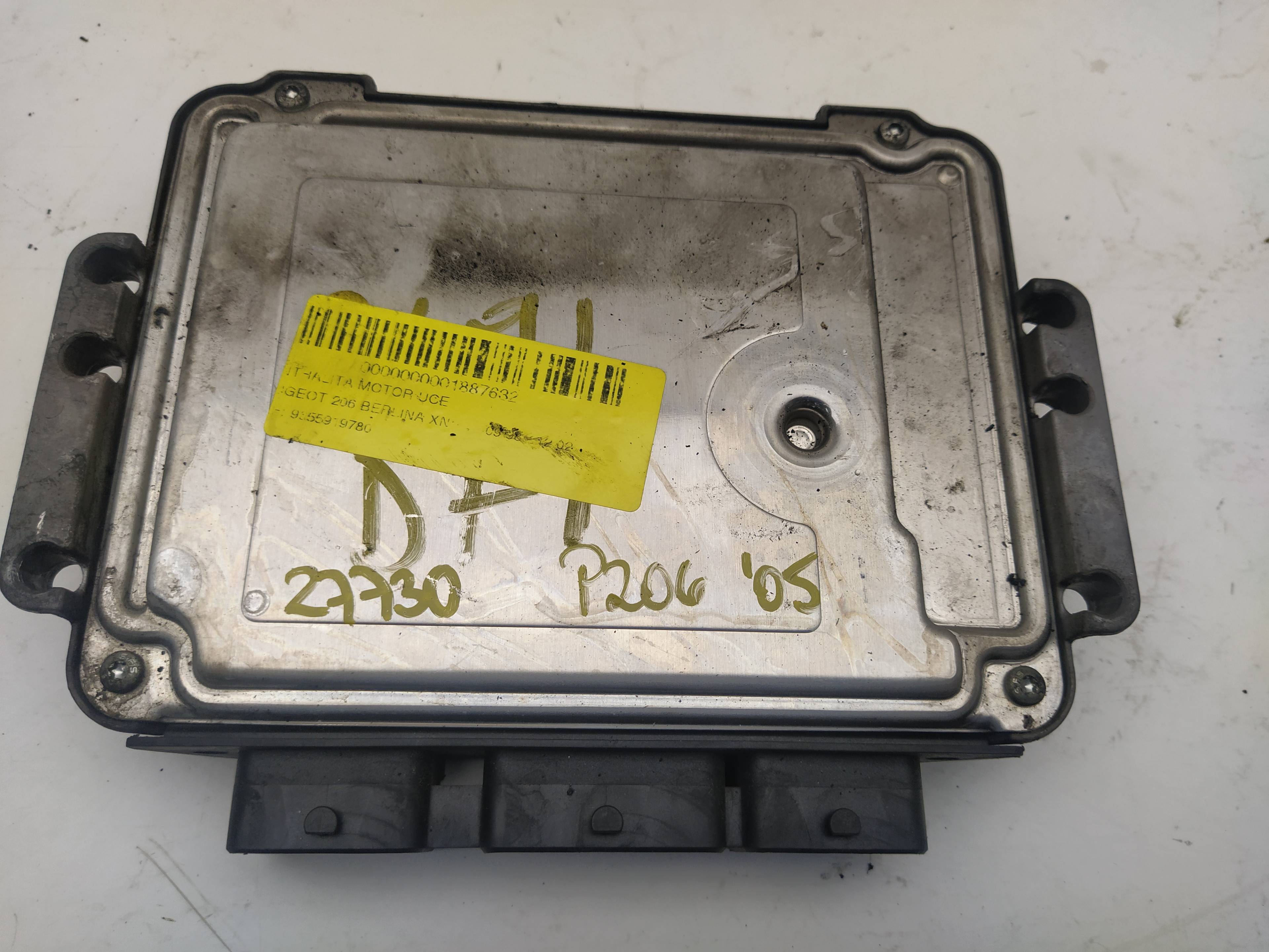 Switchboard engine uce 8HX 0281011784 de Peugeot 206 hatchback (2a/c) 0-0 68 CV
