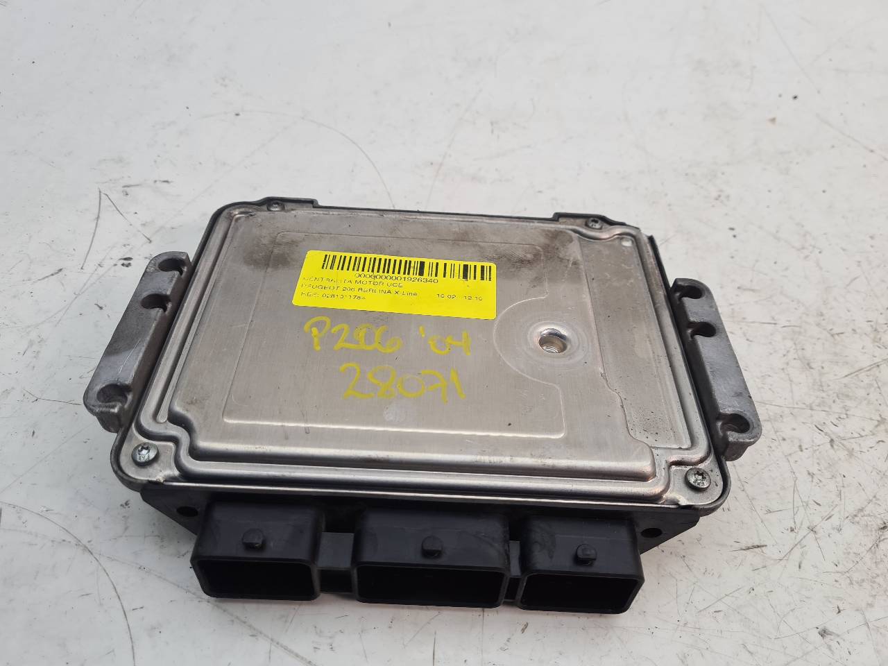 Switchboard engine uce 8HX 0281011784 de Peugeot 206 hatchback (2a/c) 0-0 75 CV - pieza usada