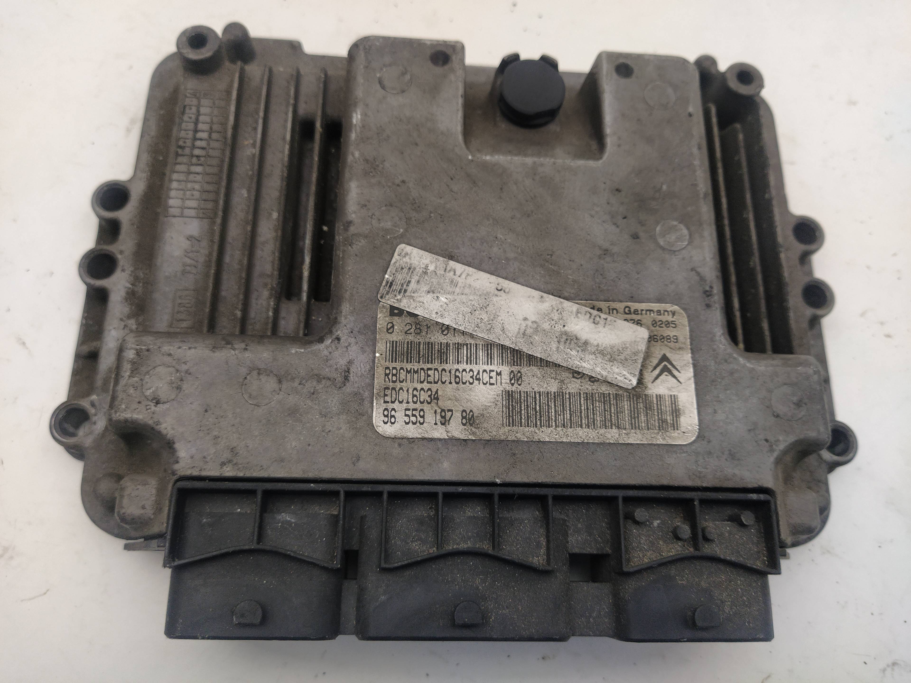 Switchboard engine uce 8HX 0281011784 de Peugeot 206 hatchback (2a/c) 0-0 68 CV - pieza usada
