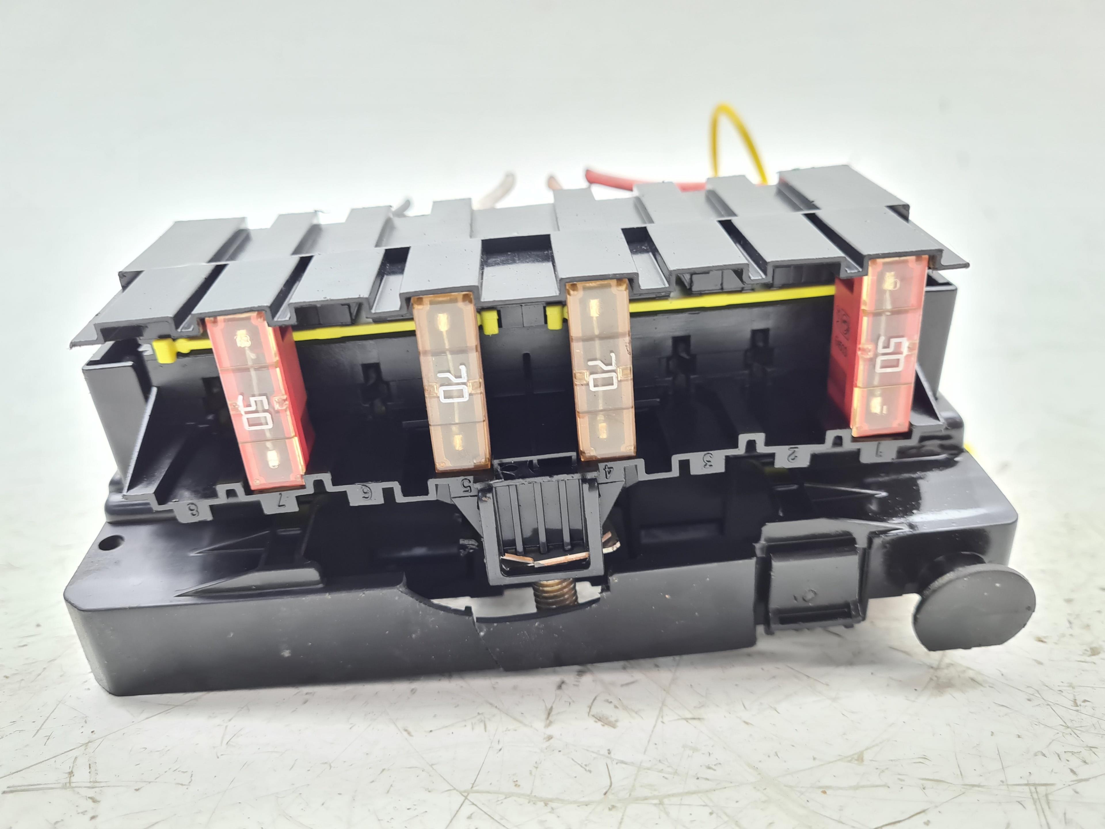 Caja de relés / fusibles RHY 964349888000 de Peugeot Partner monospace (5_, g_) 2005-2008 90 CV - pieza usada