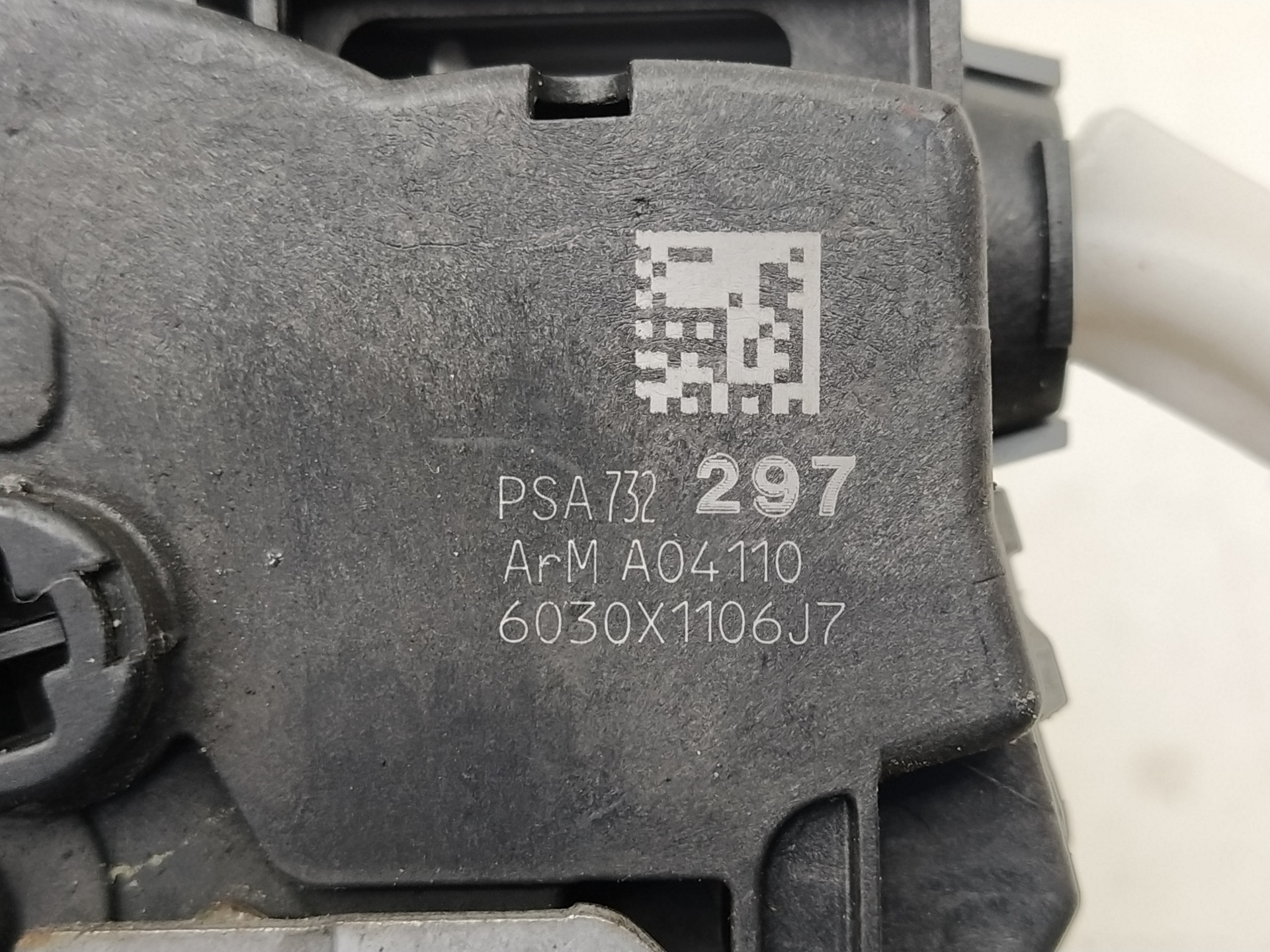 Serratura porta posteriore sinistra RHE 732297 de Peugeot 3008 suv (mc_, mr_, mj_, m4_) 2016-0 150 CV con 183099 km - pieza usada
