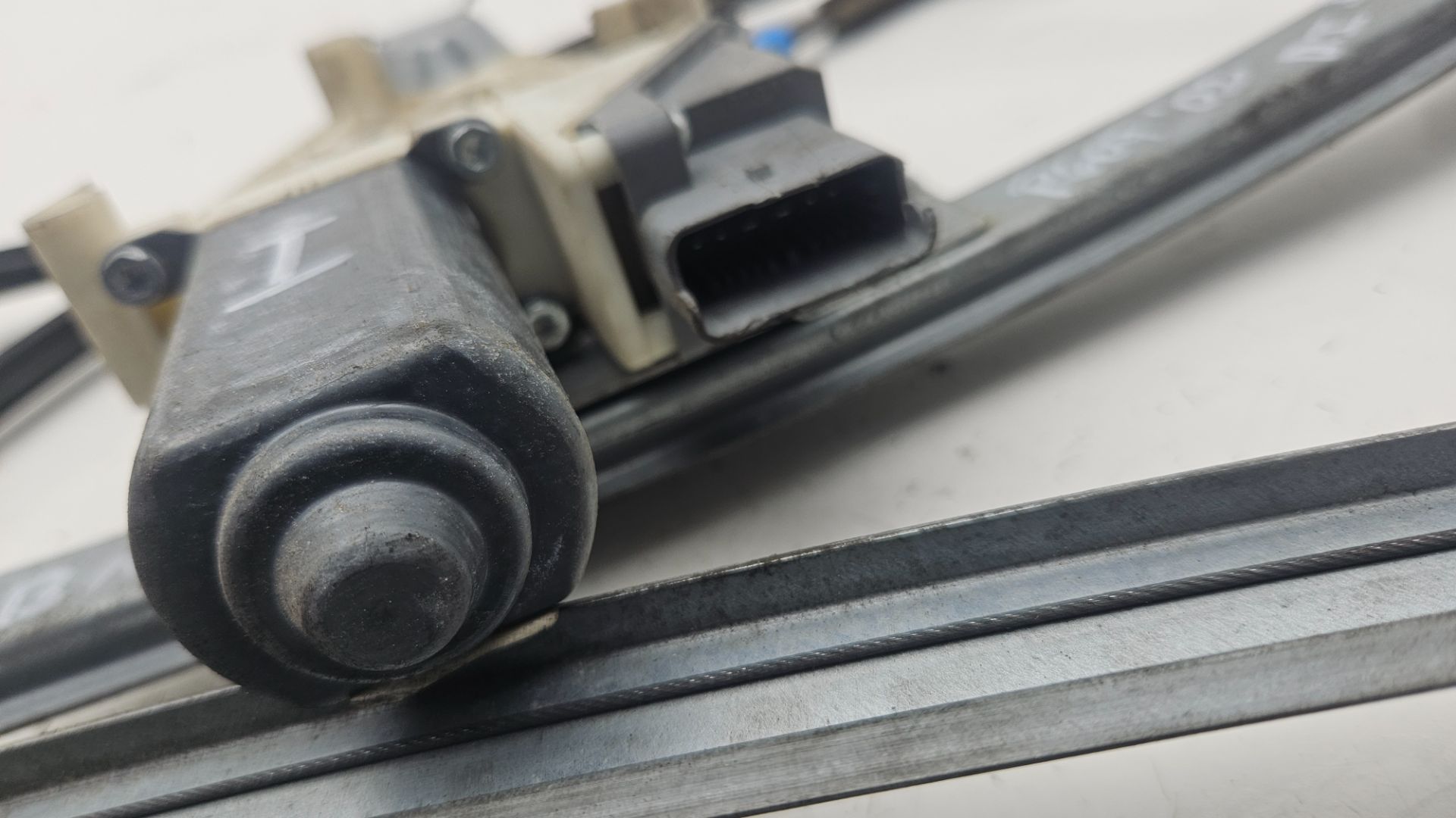 Elevalunas delantero izquierdo 4HXDW12TED4FAP 9650734980 de Peugeot 607 (9d, 9u) 2000-2006 - pieza usada