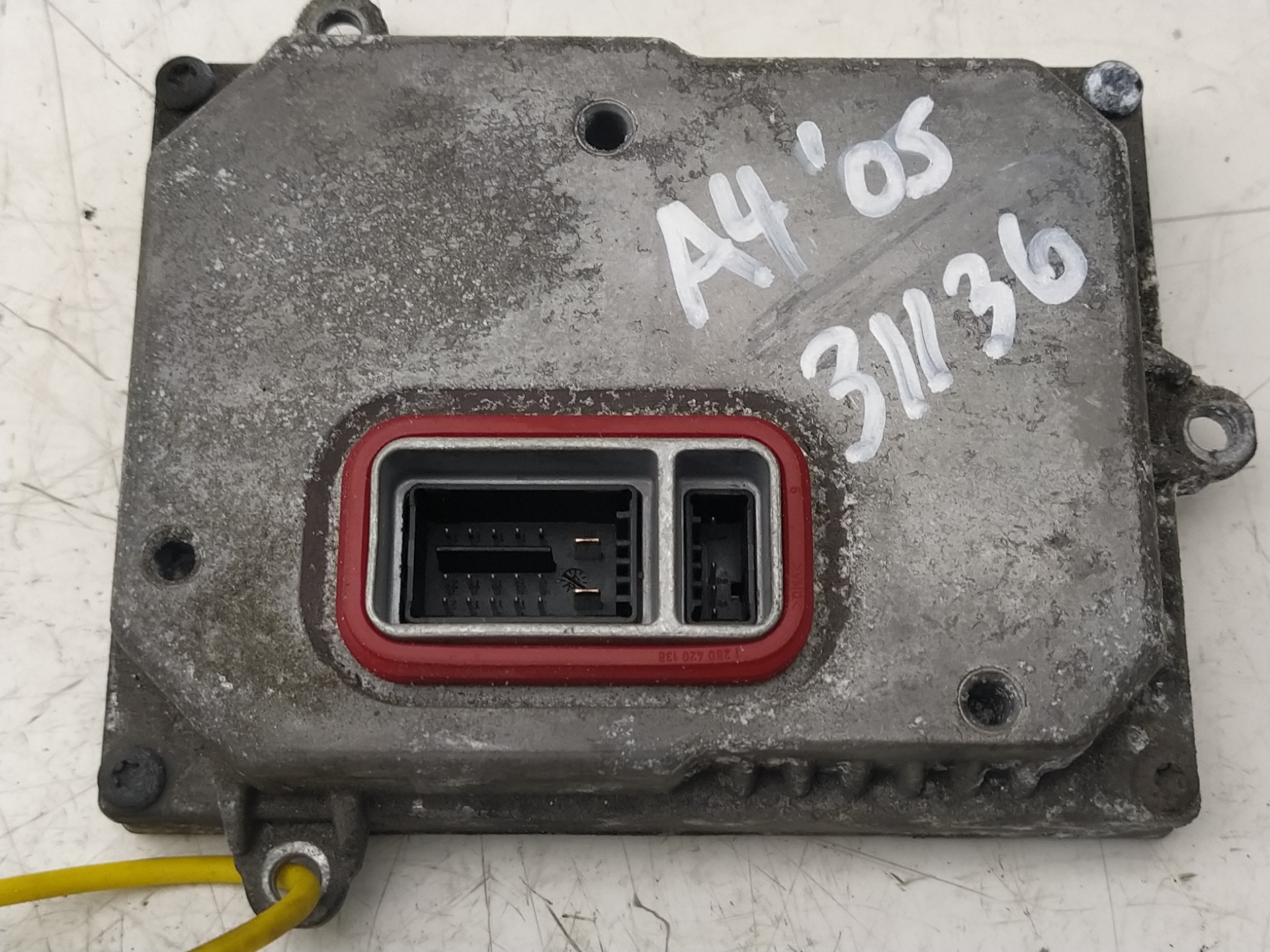 Boîtier xenon BLB 1307329115 de Audi A4 2004-2007 con 236885 km