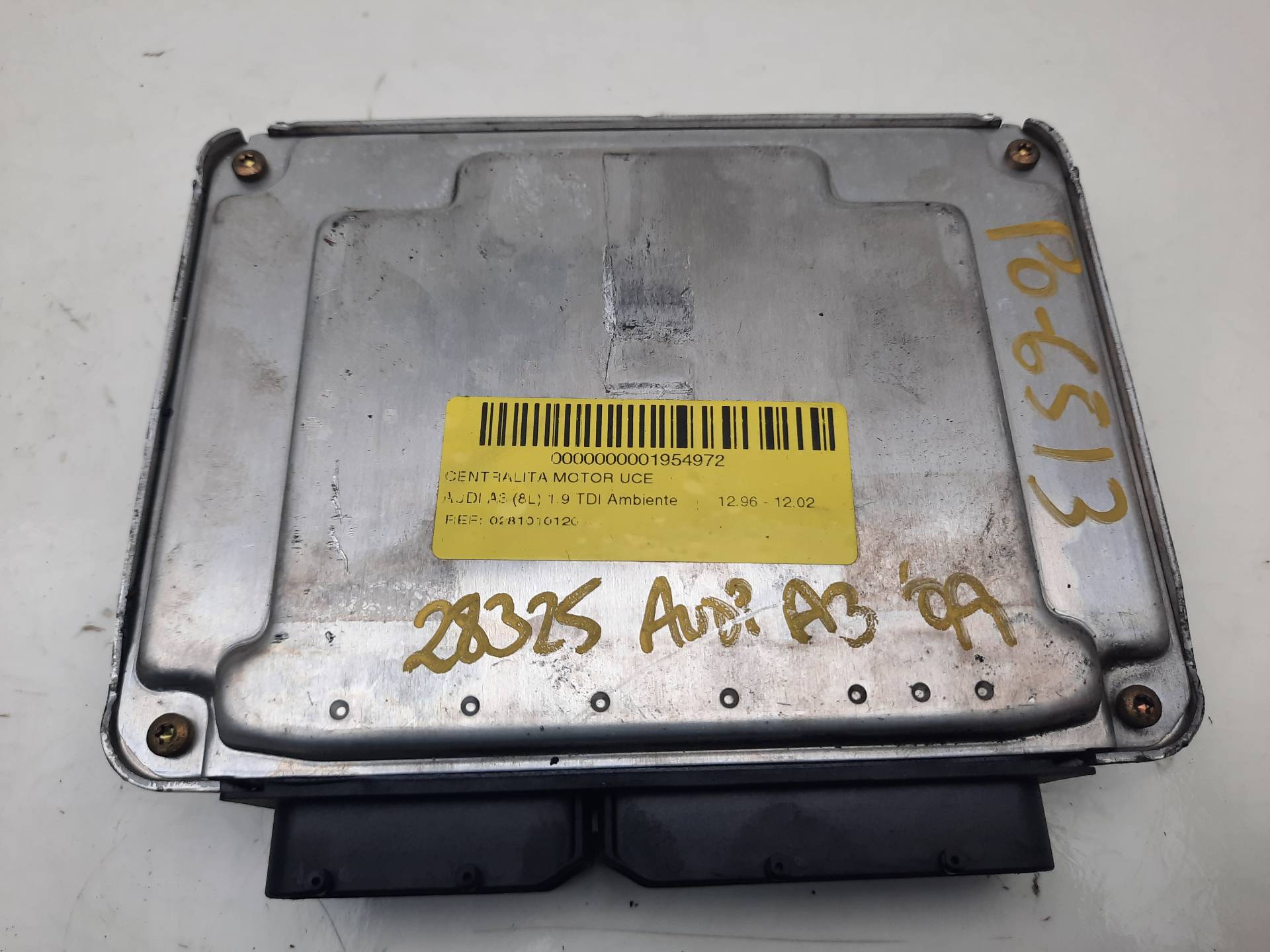 Switchboard engine uce AHF 0281010120 de Audi A3 (8l1) 1997-2001 110 CV - pieza usada