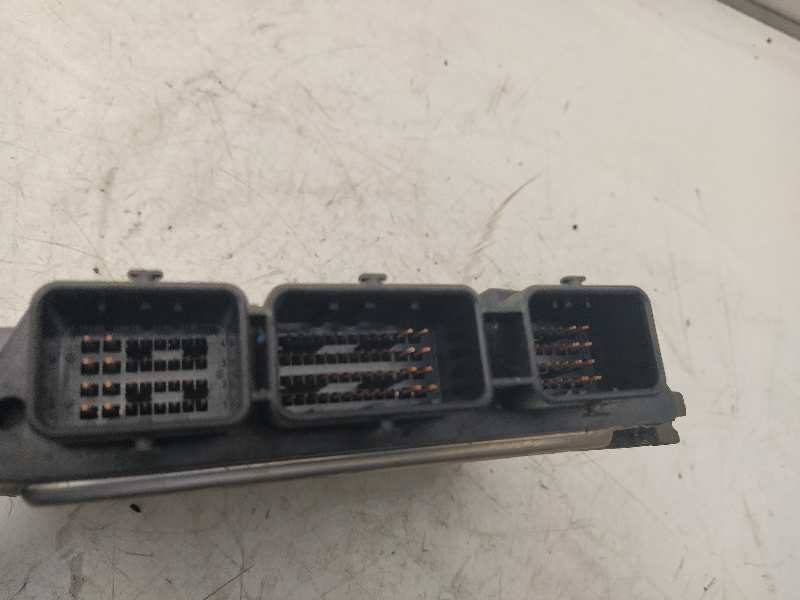 Switchboard engine uce 8HX 0281011784 de Peugeot 206 hatchback (2a/c) 0-0 75 CV - pieza usada