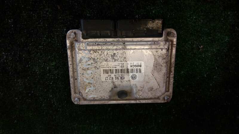 Switchboard engine uce ASX 0281010377 de Volkswagen Polo (6n2) 1999-2001 64 CV - pieza usada