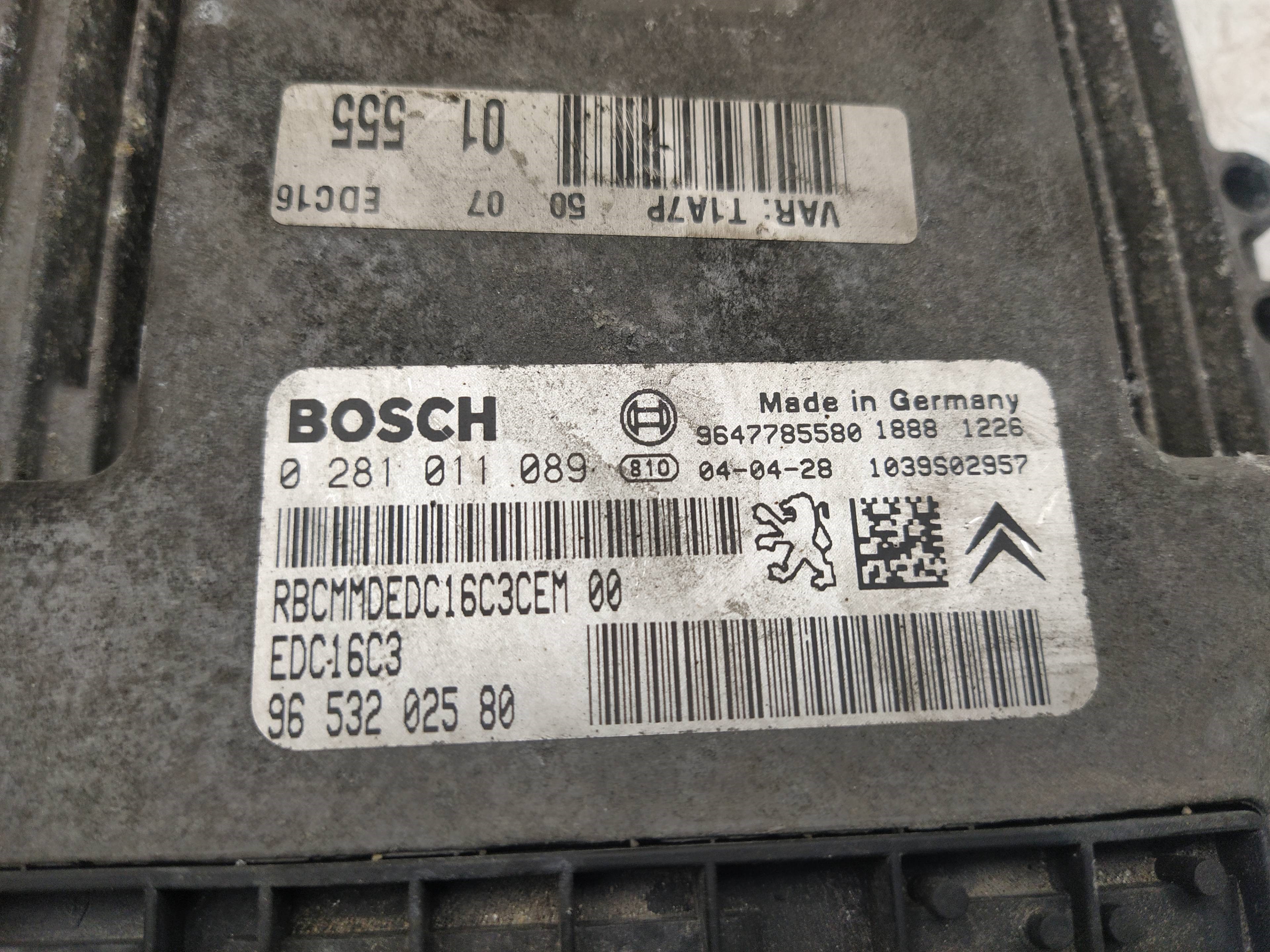 Switchboard engine uce D-8HX 0281011089 de Peugeot 206 hatchback (2a/c) 0-0 68 CV - pieza usada