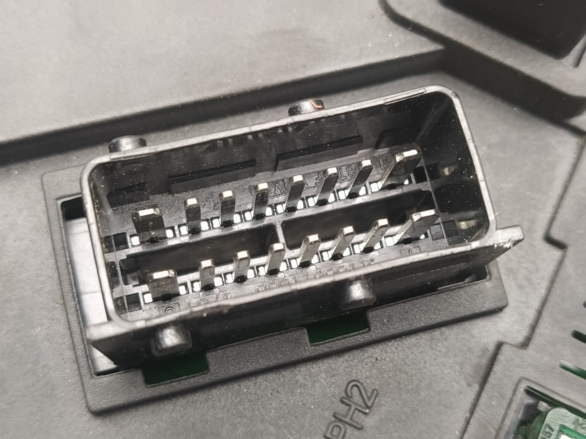 Caja de relés / fusibles RHR 9655221080 de Peugeot 407 2004-0 136 CV - pieza usada