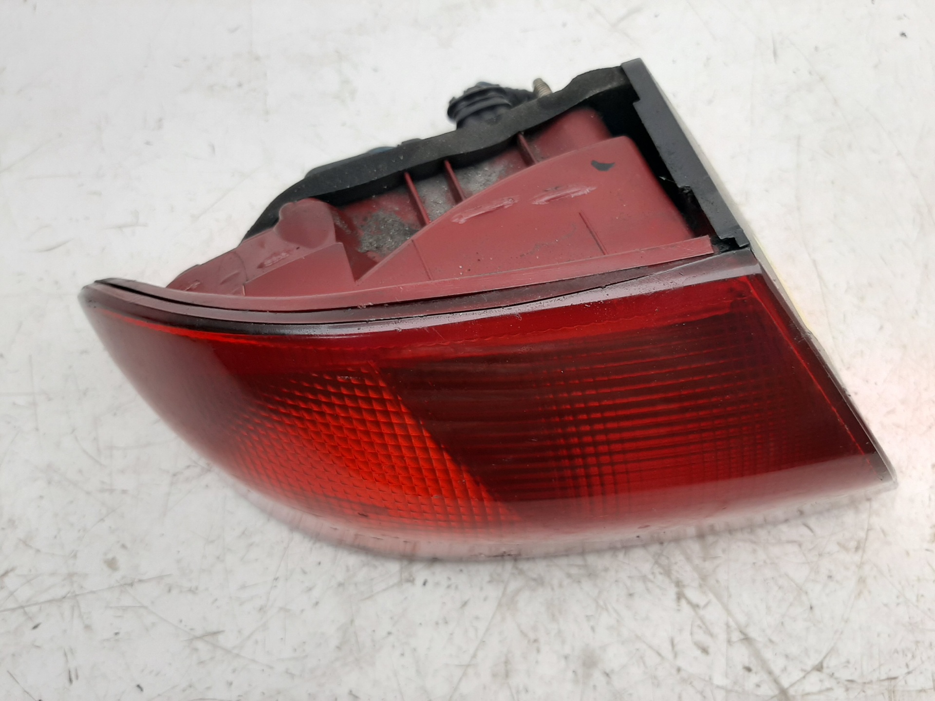 Piloto trasero izquierdo 841G000 60597302 de Alfa romeo 166 0-0 175 CV