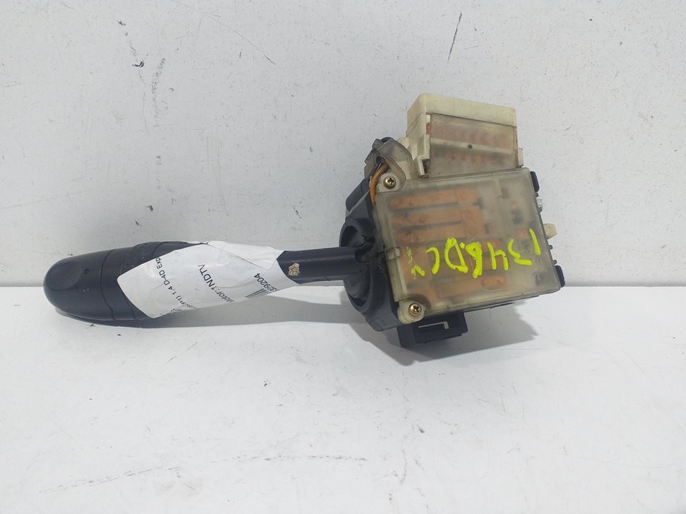 Turn signals control 1NDTV 173648 de Toyota Yaris verso (_p2_) 2002-2005 75 CV con 138256 km - pieza usada