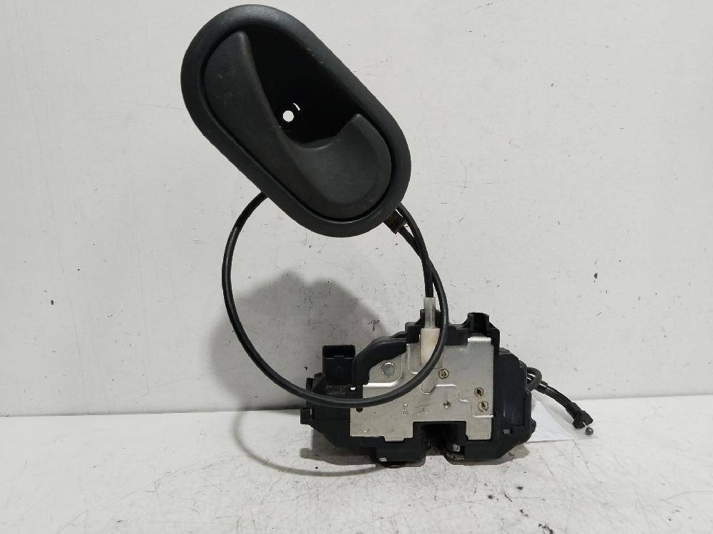 Cerradura puerta delantera derecha D4F740 8200219247 de Renault Modus / grand modus (f/jp0_) 2004-2008 75 CV con 133534 km - pieza usada