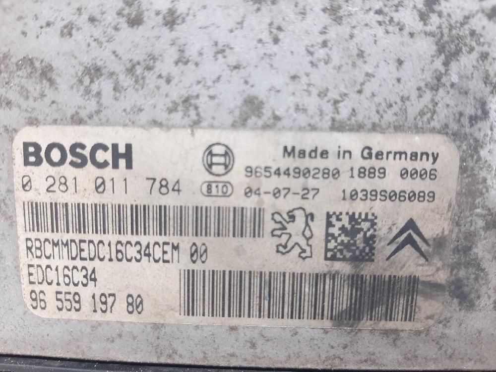 Switchboard engine uce 8HX 0281011784 de Peugeot 206 sedán 2008-2010 68 CV con 216434 km - pieza usada