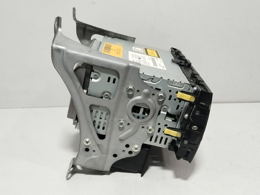 Sistema audio / radio cd 1NZ-FXE 8612047220 de Toyota Prius liftback (_w2_) 2003-2009 112 CV con 272859 km - pieza usada