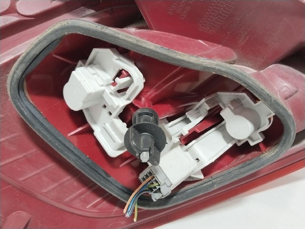 Piloto trasero derecho F6JD 1709552 de Ford Fiesta vi van 2010-2017 68 CV con 264631 km - pieza usada