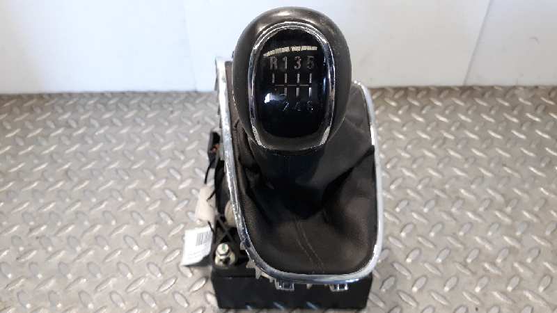 Palanca de cambio A17DTR 55563829 de Opel Astra j sedán 2012-2015 110 CV con 1 km - pieza usada