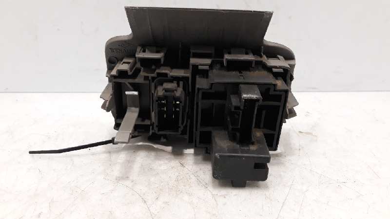 RENAULT Scenic 2 generation (2003-2010) kita_detale 8200140985GC 24826142