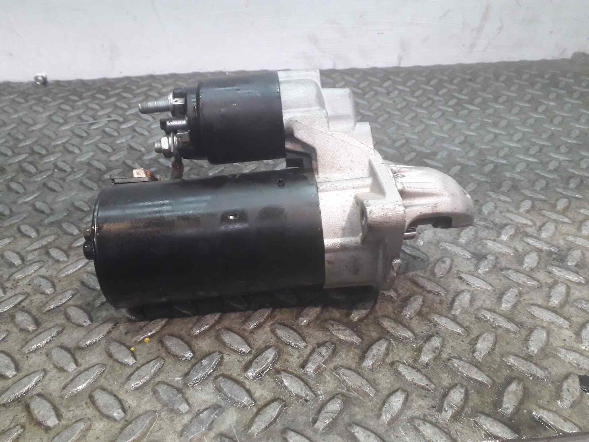 BMW 3 Series E90/E91/E92/E93 (2004-2013) Startovací motor 332269 23217844