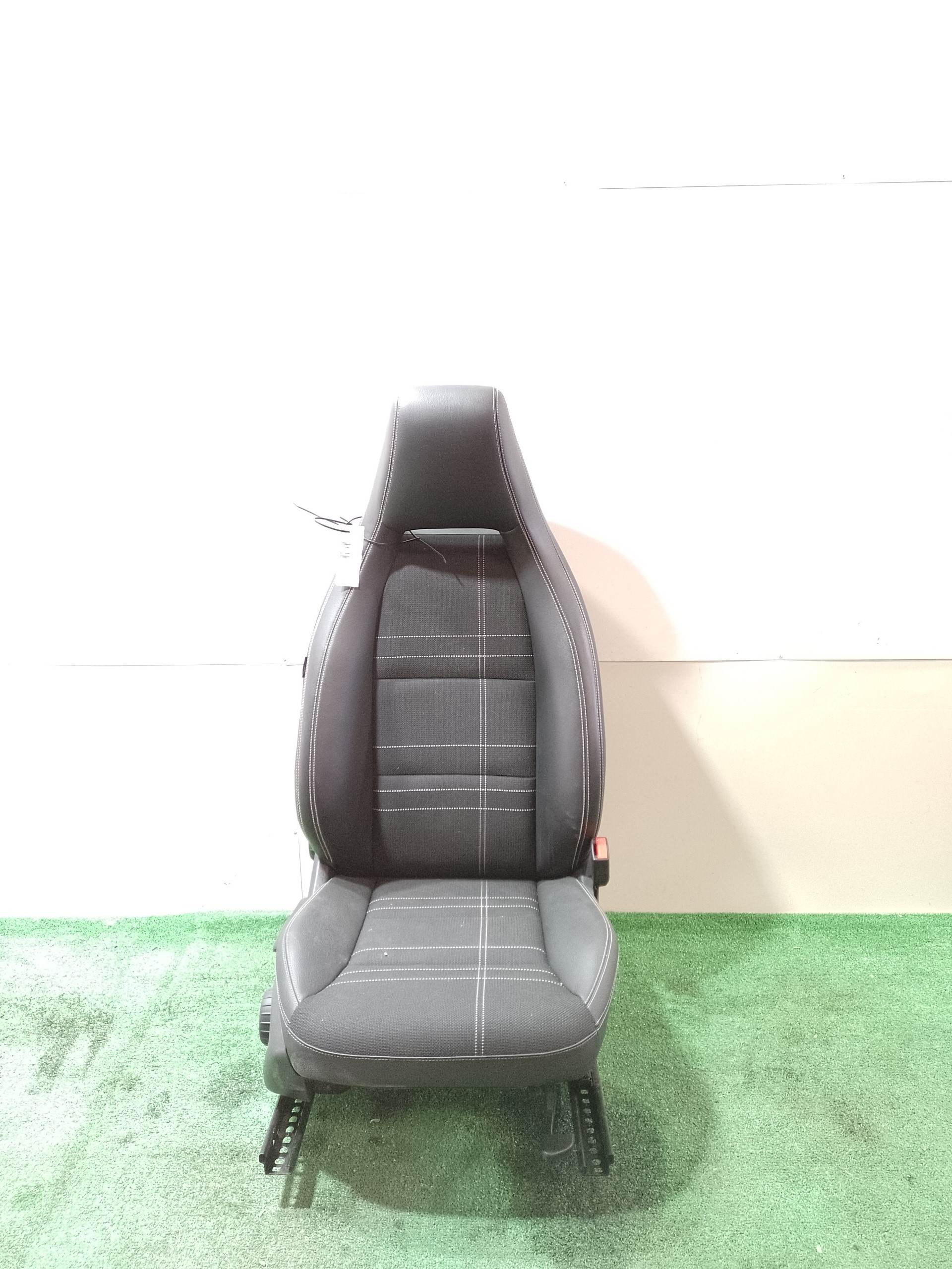 MERCEDES-BENZ A-Class W176 (2012-2018) Предна дясна седалка 25304528