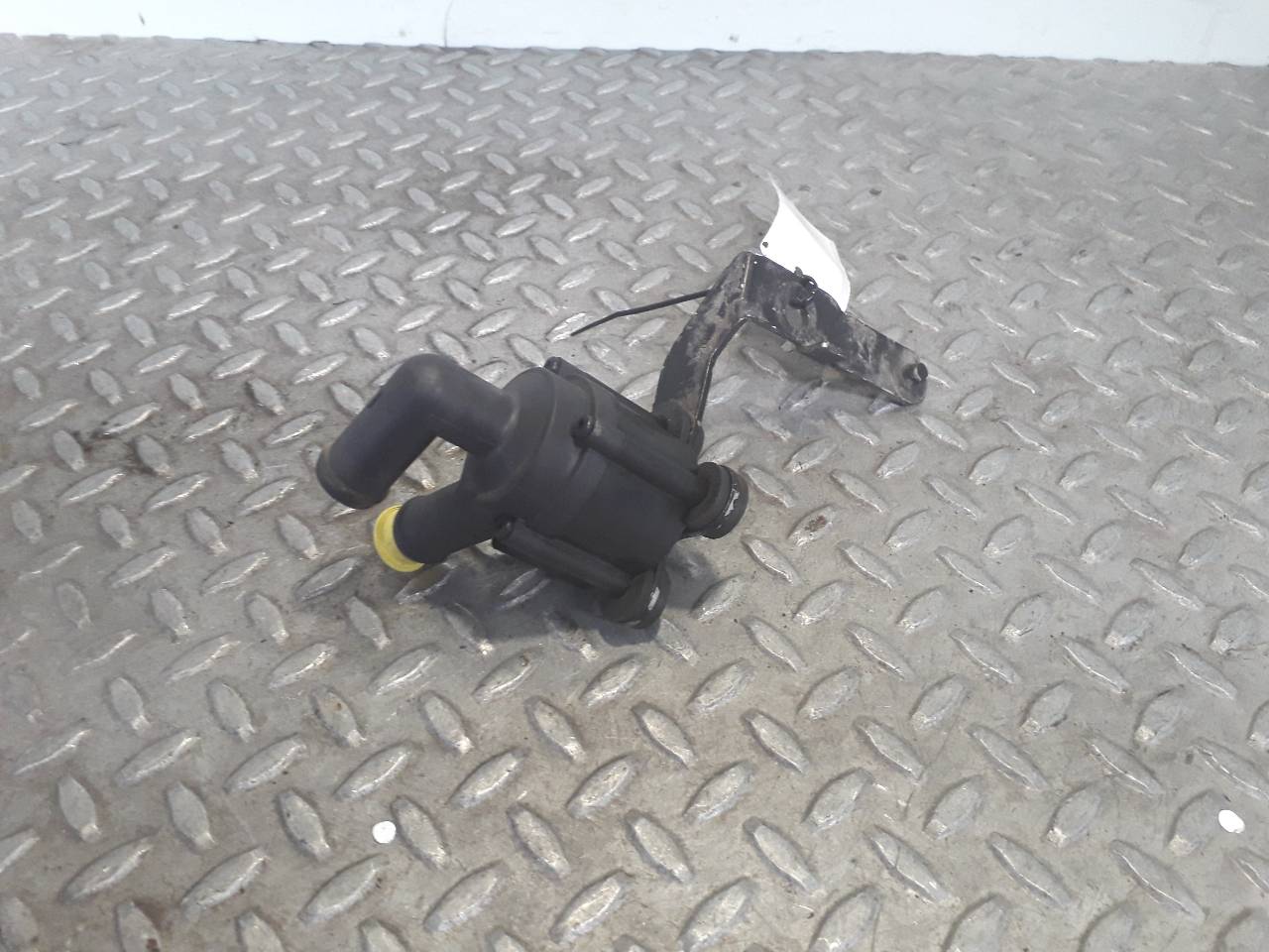 VOLKSWAGEN Passat B6 (2005-2010) Water Pump 5N0965561 21457495