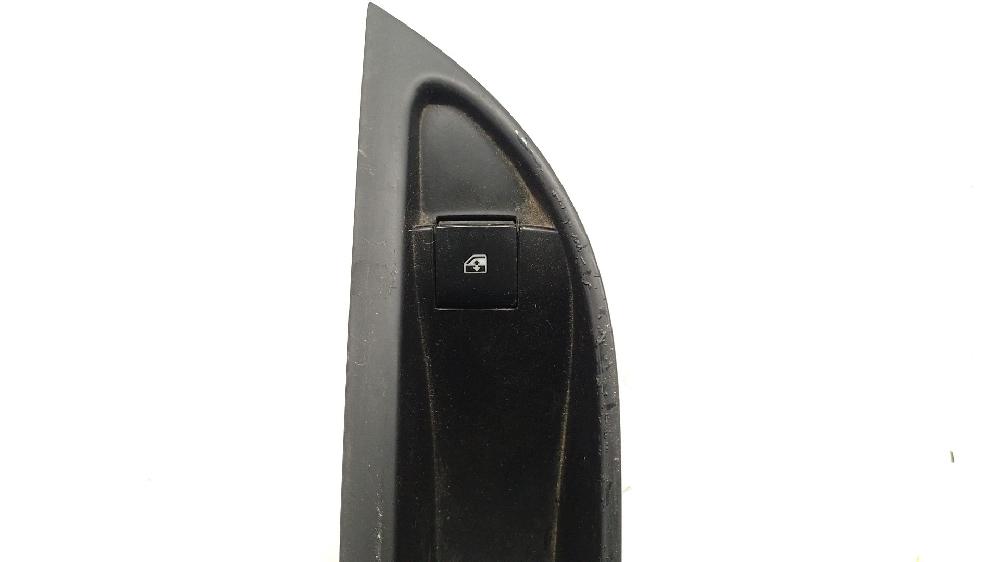 Mando elevalunas trasero izquierdo A 16 XER,B 16 XER 13301888 de Opel Astra j (p10) 2009-2015 115 CV con 194671 km - pieza usada