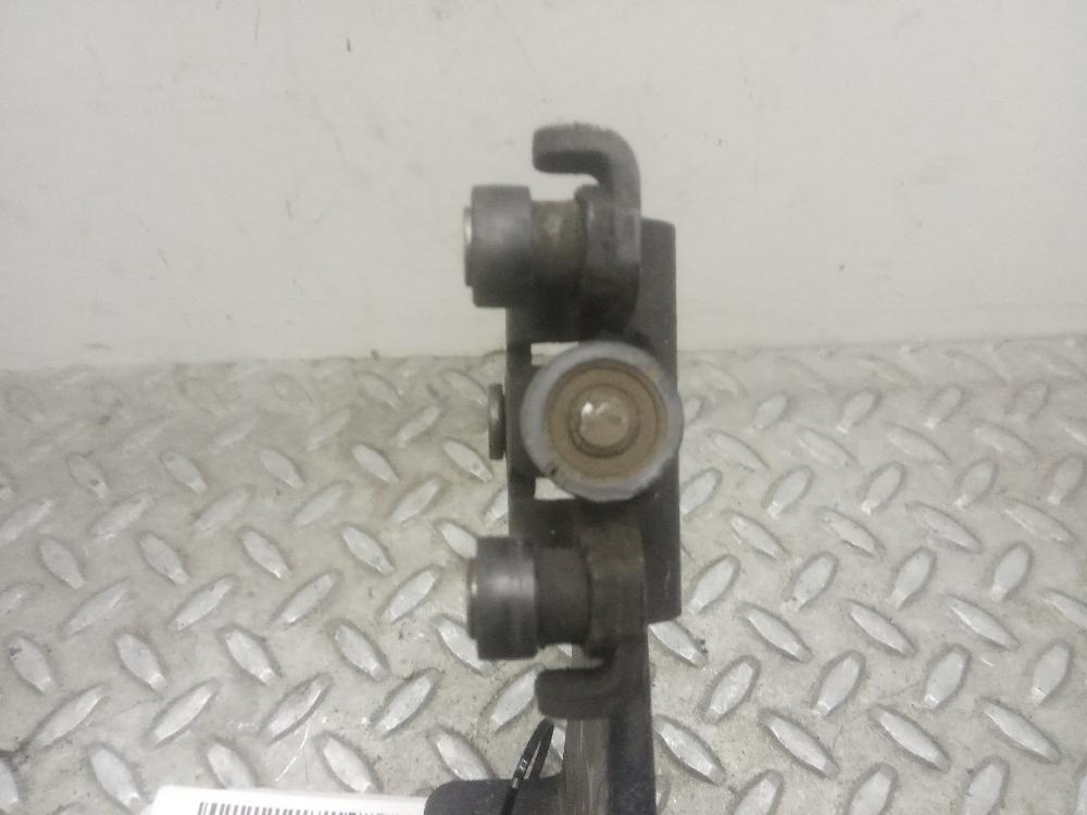 Soporte / guía puerta corredera K9K B8 de Renault Kangoo 2008-0 86 CV con 1 km - pieza usada