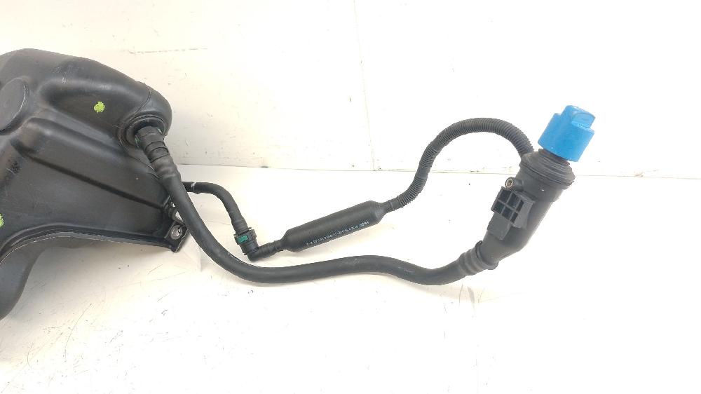 Deposito aditivo fap/adblue DFGA 3Q0131877D de Volkswagen Arteon (3h7, 3h8) 2017-0 150 CV - pieza usada