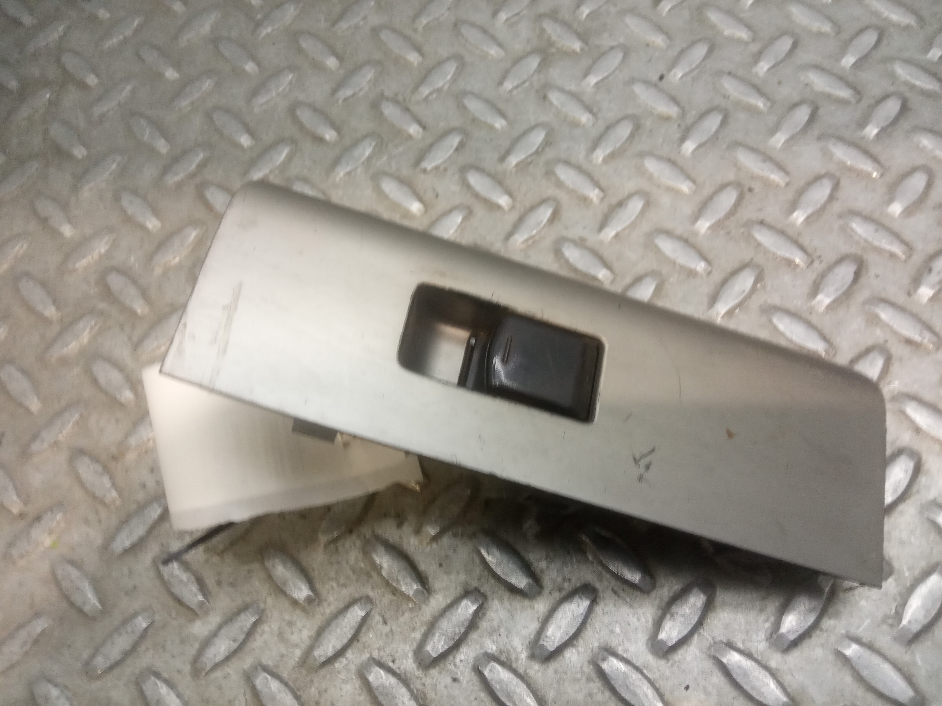 NISSAN Pathfinder R51 (2004-2014) Кнопка стеклоподъемника задней правой двери 25411EA00A 23694534