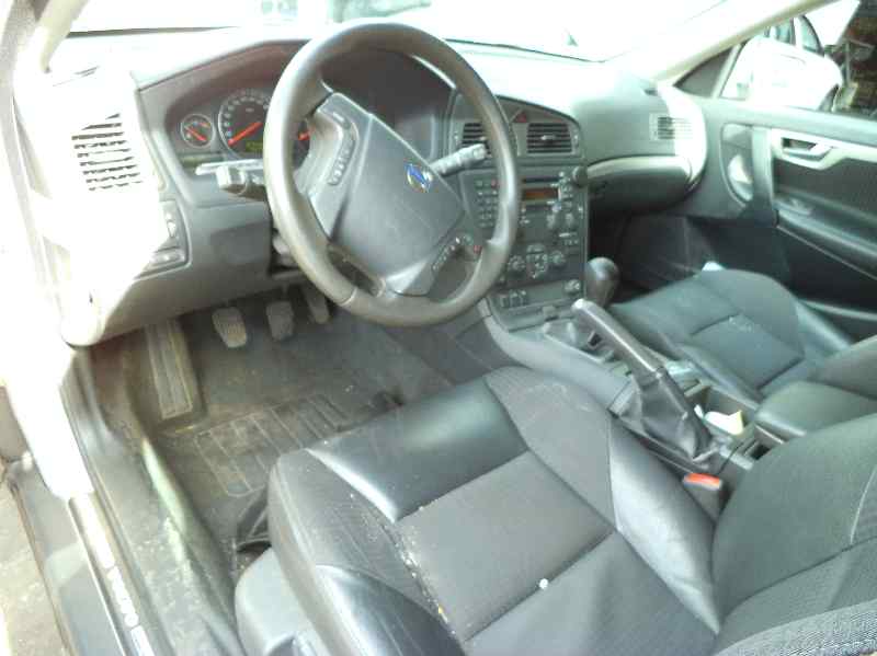 VOLVO V70 2 generation (2000-2008) Priekinė dešinė stebulė 30760715 18507583