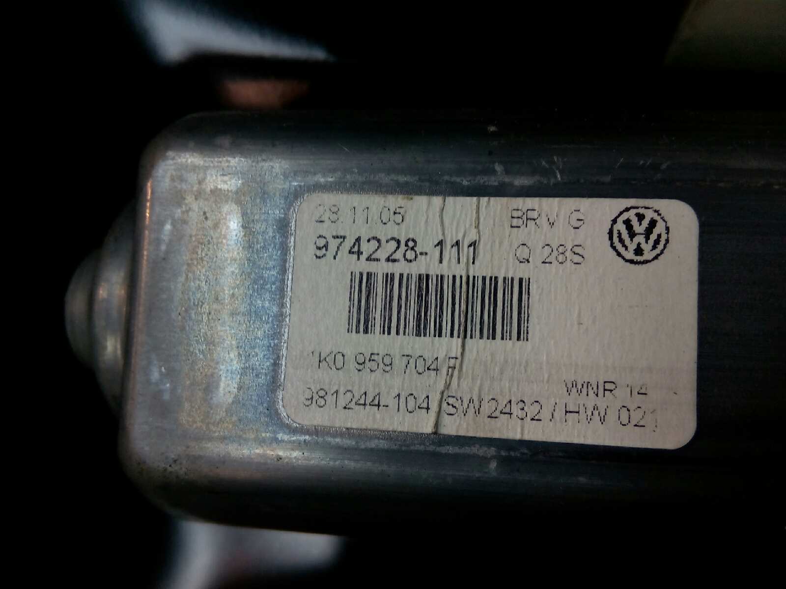 VOLKSWAGEN Passat B6 (2005-2010) Galinių dešinių durų stiklo pakelėjas 3C5839462J 23248326