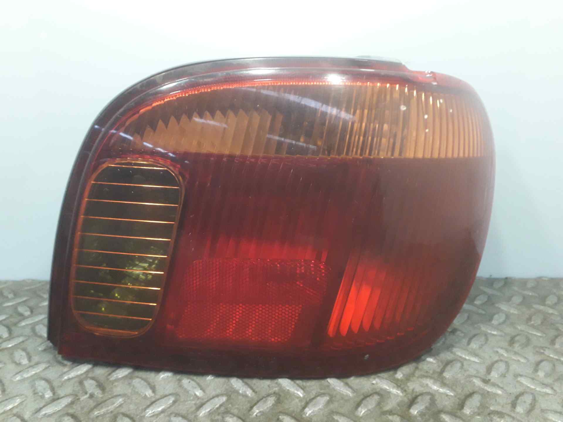 TOYOTA Yaris 1 generation (1999-2005) Rear Right Taillight Lamp 52053 23372564