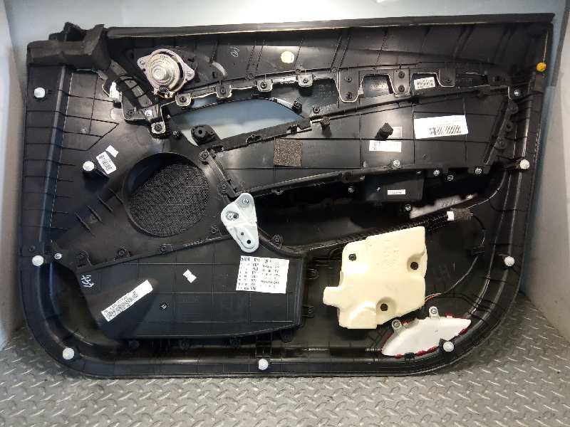 Guarnecido de la puerta delantera izquierda D4FD 823073Z790RY4 de Hyundai I40 2012-0 136 CV con 98612 km - pieza usada