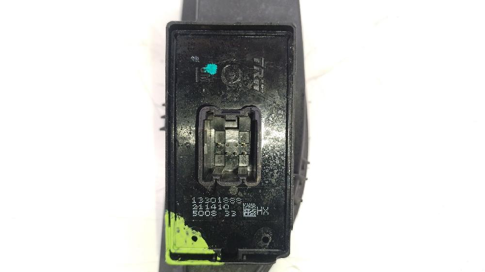 Mando elevalunas trasero izquierdo B 16 DTL 13301888 de Opel Astra j (p10) 2009-2015 110 CV - pieza usada