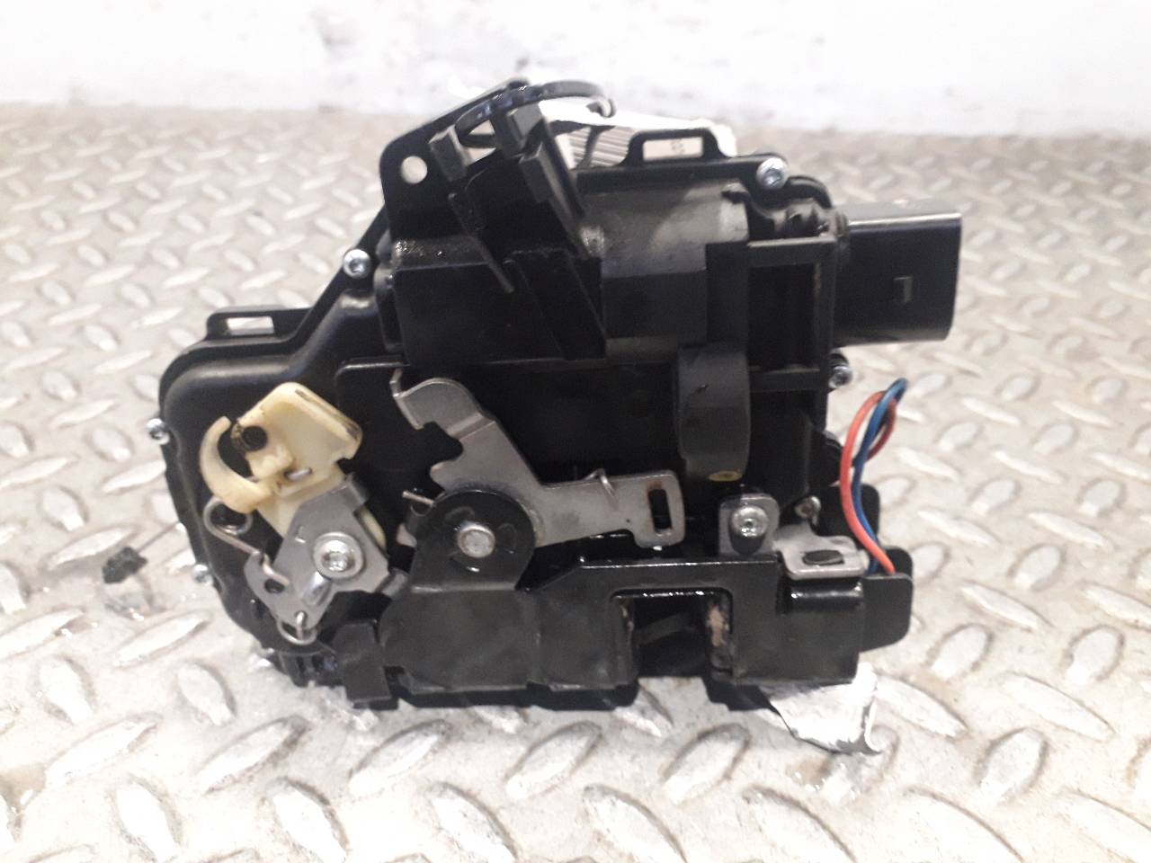 VOLKSWAGEN Passat B5 (1996-2005) Front Left Door Lock C6X1837013H 23361030