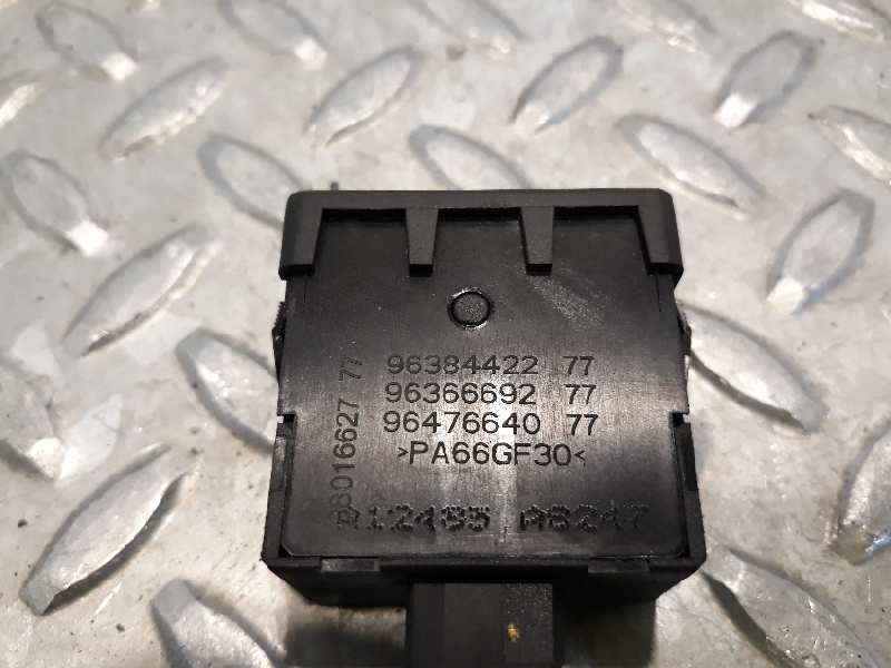 Mando luces HM05 9801662777 de Peugeot 208 furgoneta/hatchback (cr_) 2014-2019 110 CV con 1 km - pieza usada