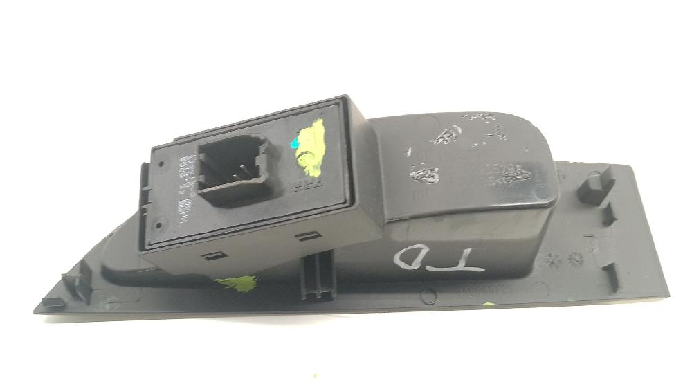 Mando elevalunas trasero derecho B 16 DTL 13301888 de Opel Astra j (p10) 2009-2015 110 CV - pieza usada