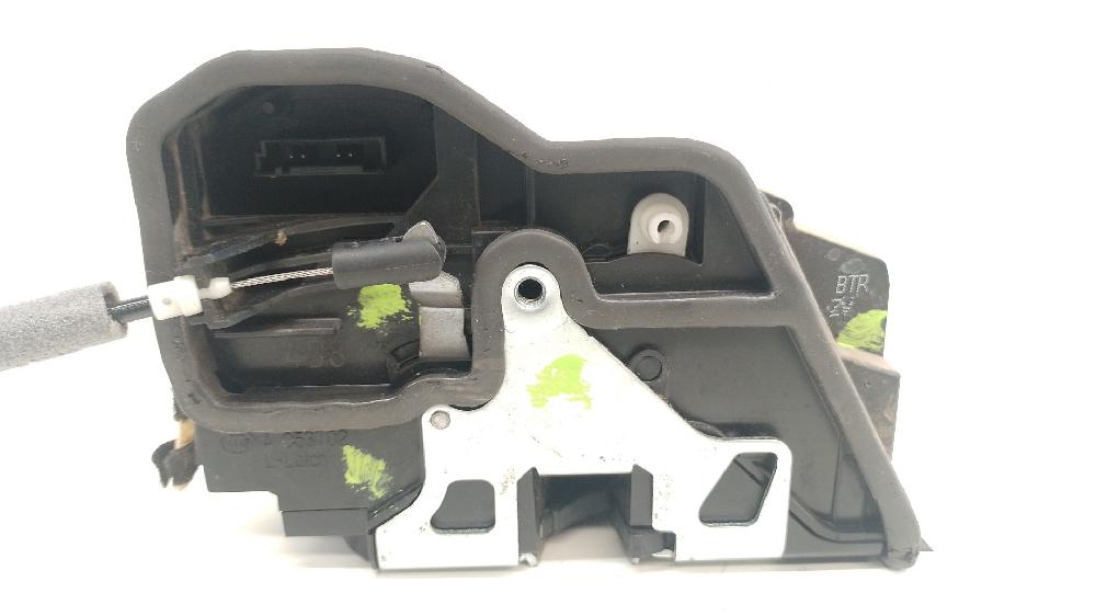 Cerradura puerta delantera derecha N47D20C 7229458 de Bmw 3 (f30, f80) 2011-2018 163 CV - pieza usada
