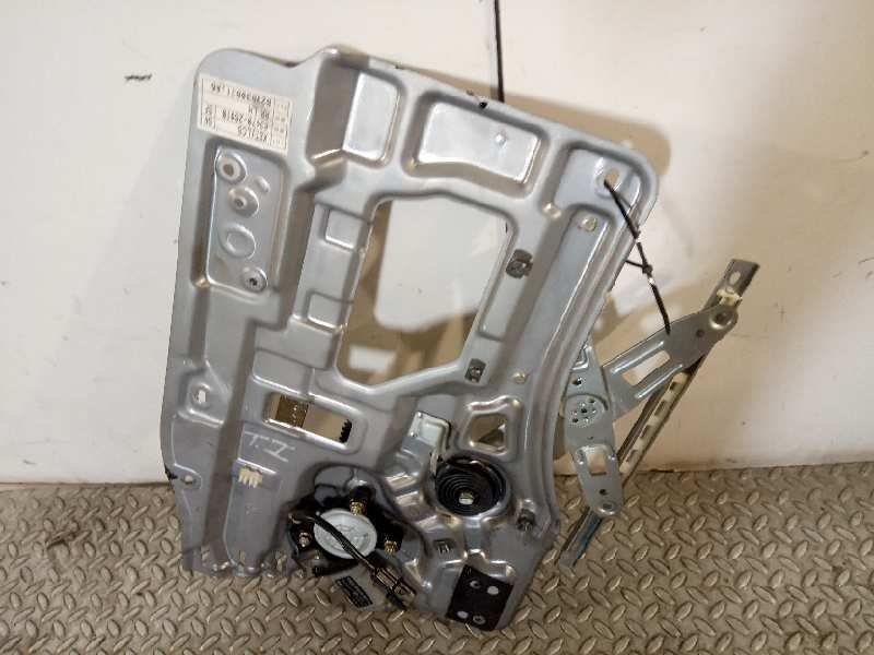 Elevalunas trasero izquierdo D4EA 9881026200 de Hyundai Santa fé i (sm) 2001-2006 113 CV con 1 km