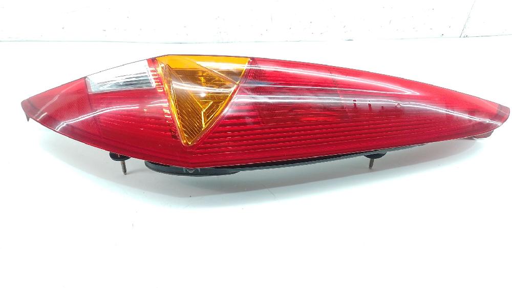 Feu arrière droit 176 A8.000 46794077 de Fiat Punto (176_) 1994-1999 73 CV - pieza usada