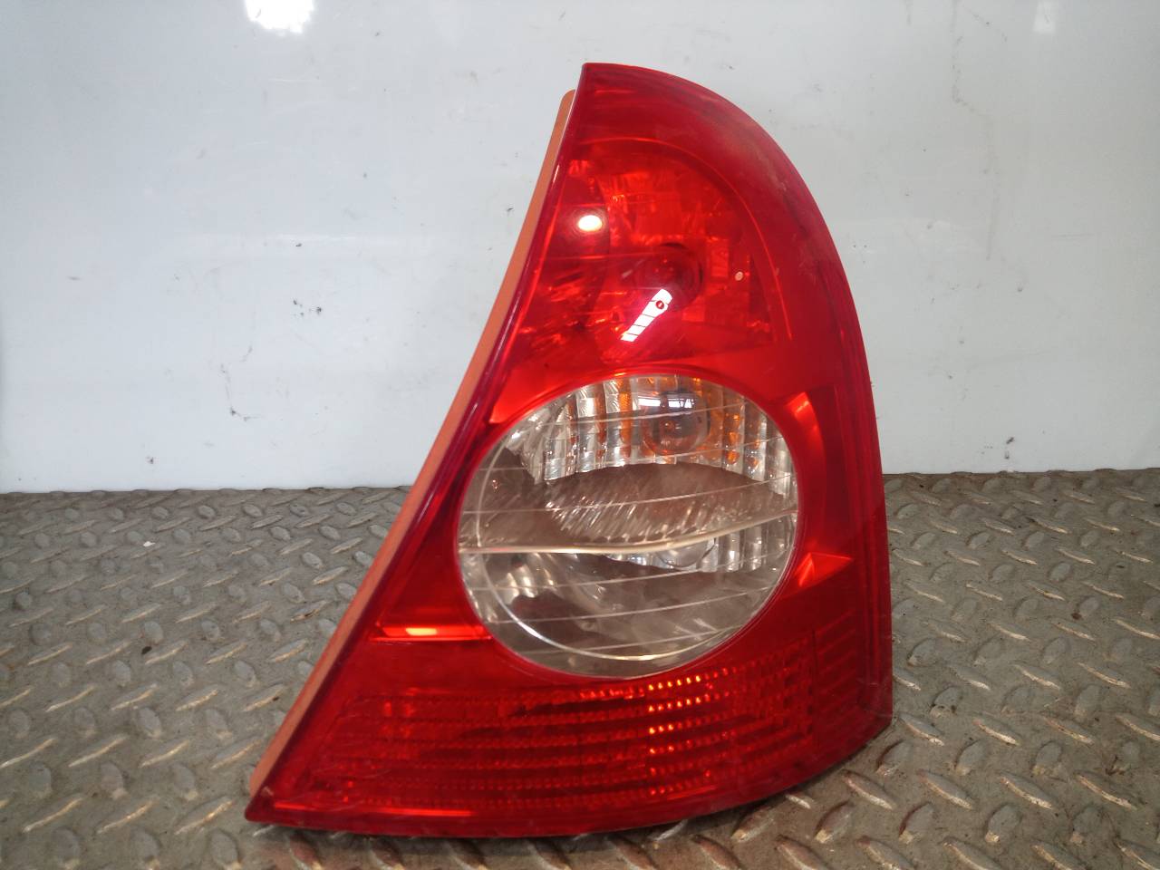 RENAULT Clio 3 generation (2005-2012) Rear Right Taillight Lamp 23356075