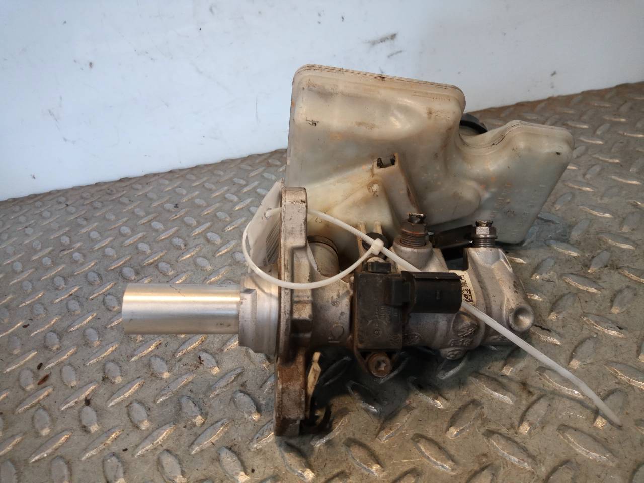 SEAT Leon 3 generation (2012-2020) Brake Cylinder 5Q1611301D 18779669