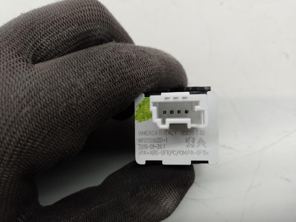 Mando regulacion faro YH01 98125550ZD de Peugeot Rifter 2018-0 - pieza usada